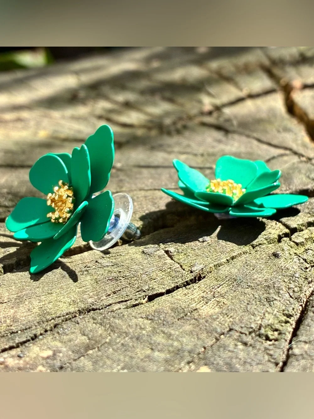 💚 Vibrant Green Floral Statement Earrings with Gold Center
